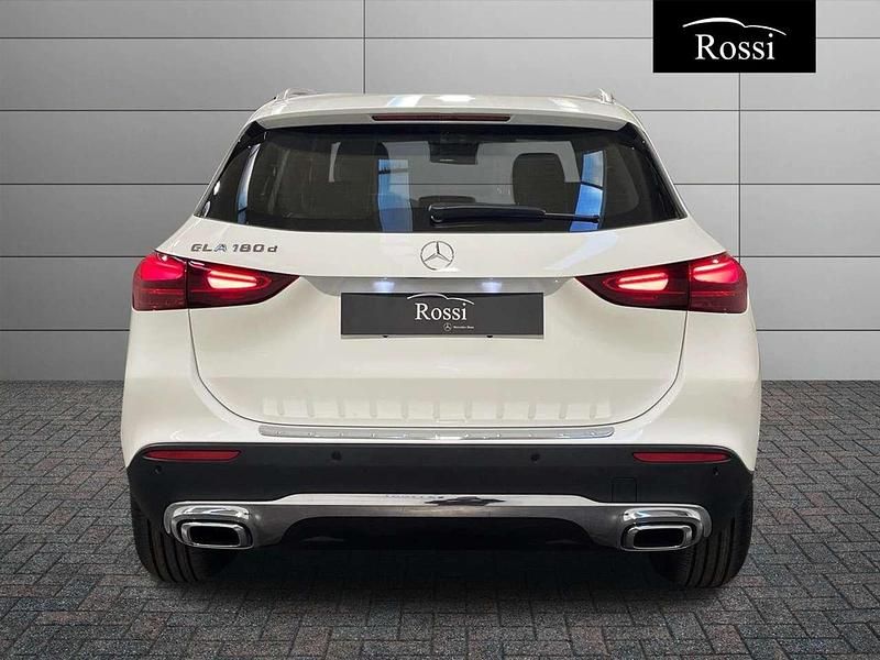 Nuova Mercedes GLA180 116 CV (85 kW) 2026 Bianco polare SUV