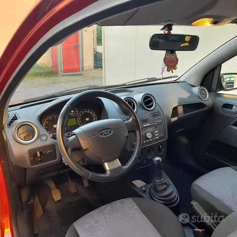 Usata Ford Fiesta 75 CV (55 kW) 2008 Rosso Utilitaria