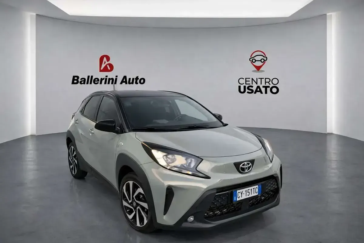 Usata Toyota Aygo X Trend 72 CV (52 kW) 2025 Grigio SUV