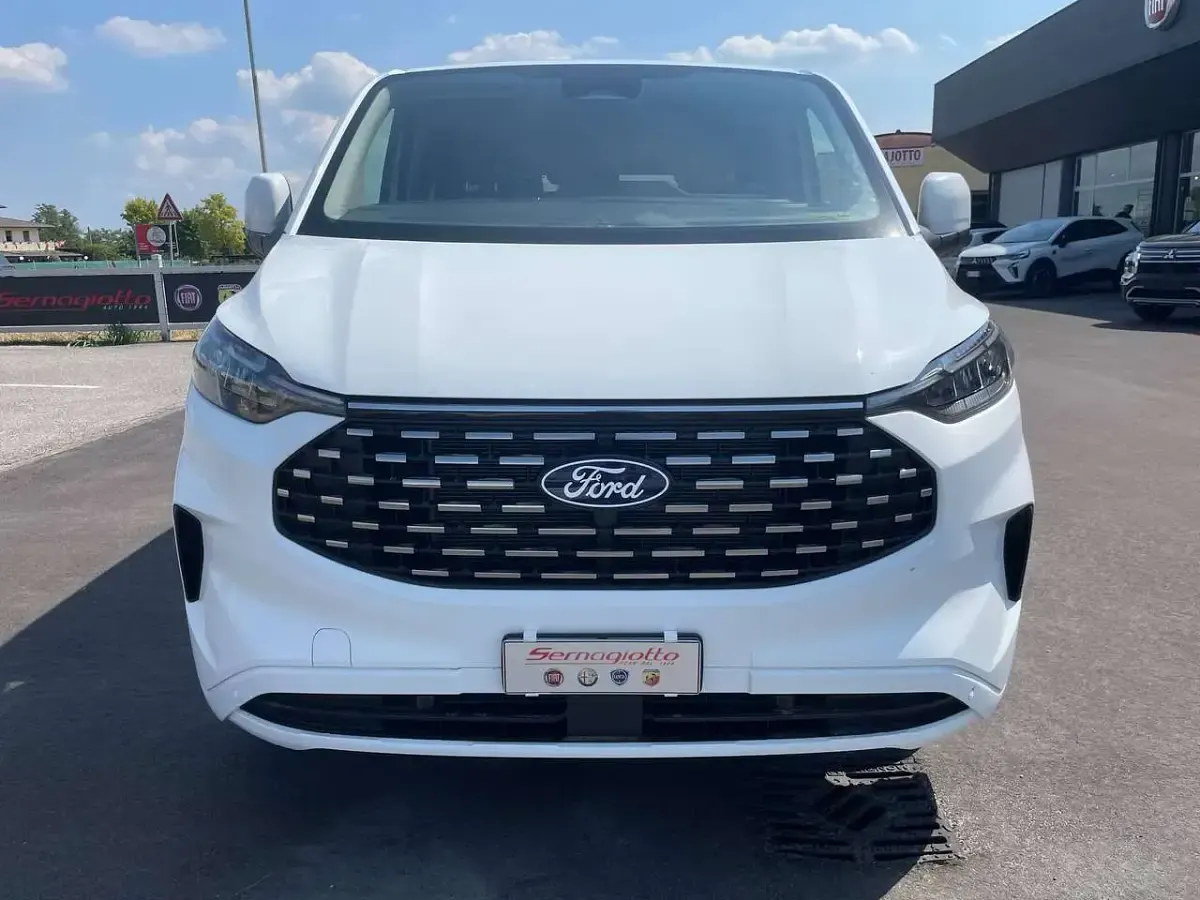 Usata Ford Tourneo Custom Titanium 170 CV (125 kW) 2025 Bianco Furgone
