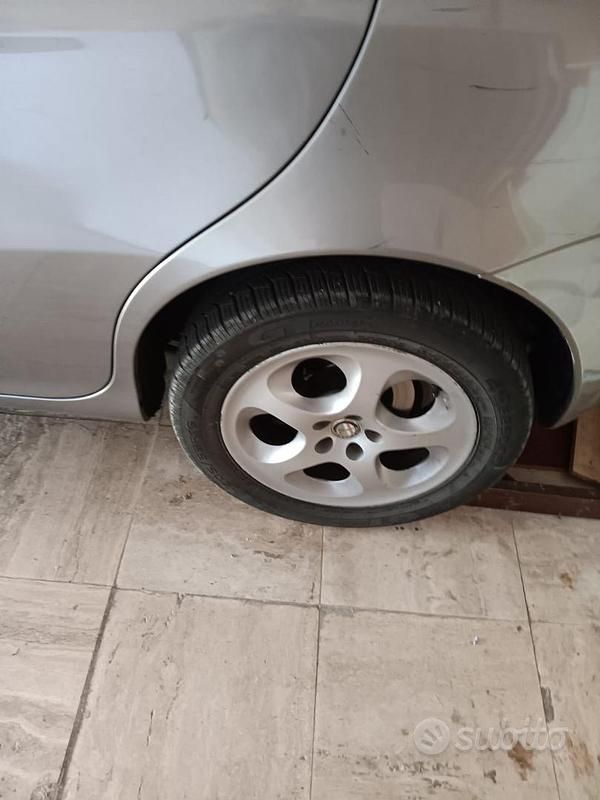 Grigio Usata 2010 Alfa Romeo 147 Due volumi | 1200 € (Super prezzo) - Immagine 1/4