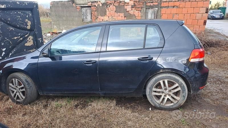 Usado VW Golf VI 102 CV (75 kW) 2009 Negro Utilitario