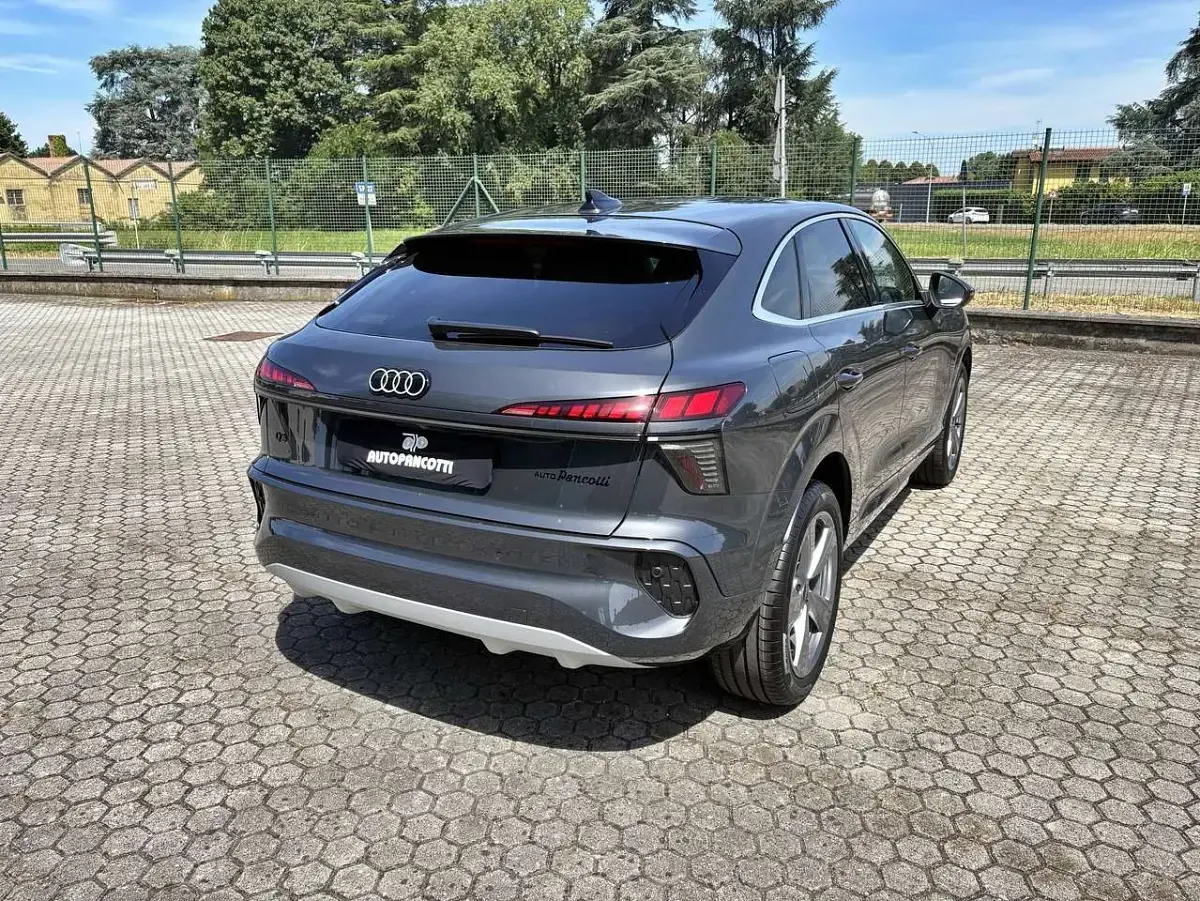 Nuova Audi Q3 Sportback Advanced 150 CV (110 kW) 2026 Grigio tambora metallizzato SUV
