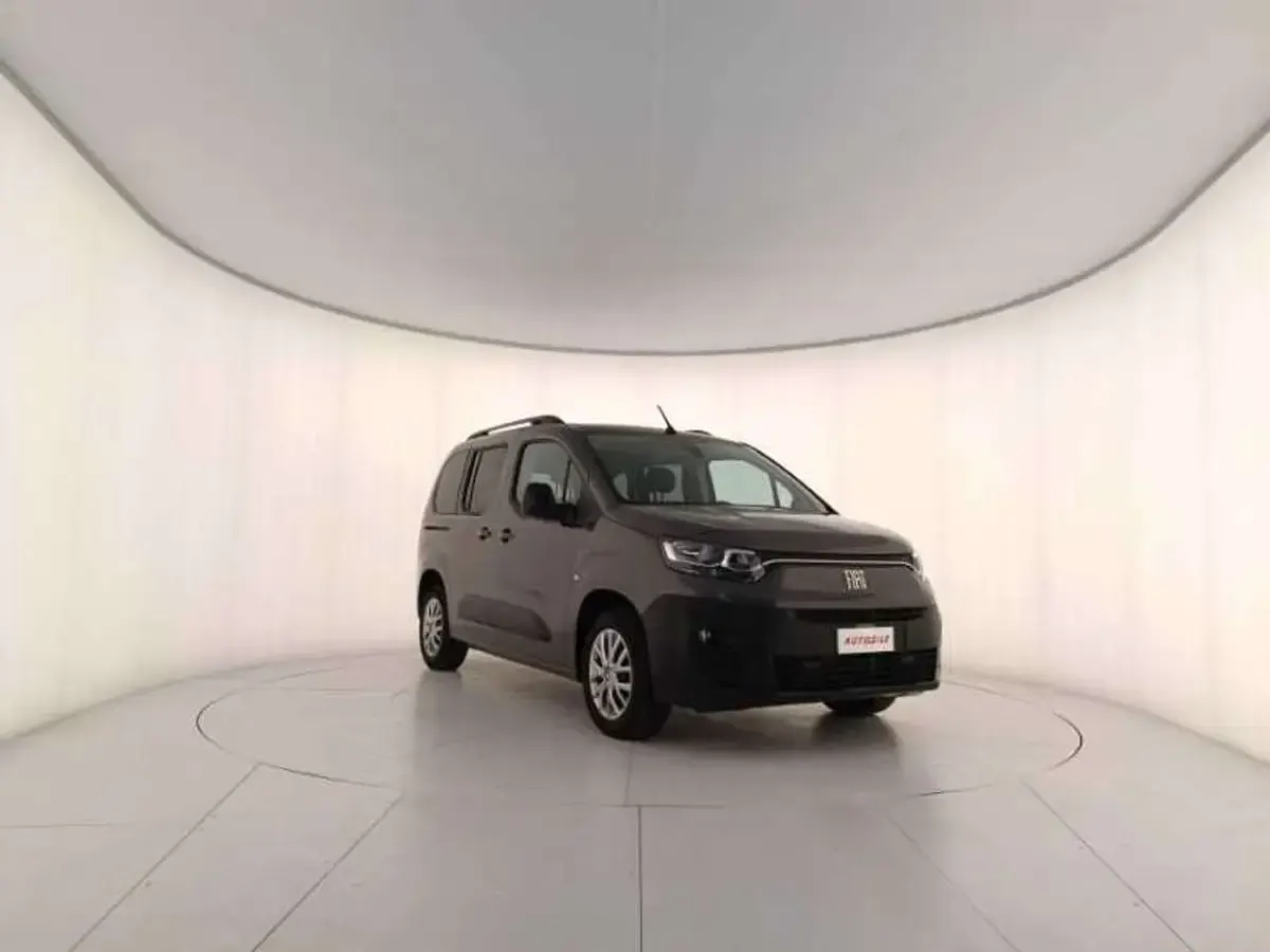 Usata Fiat e-Doblò Launch Edition 56 kW (77 CV) 2023 Grigio ferro metallizzato Monovolume