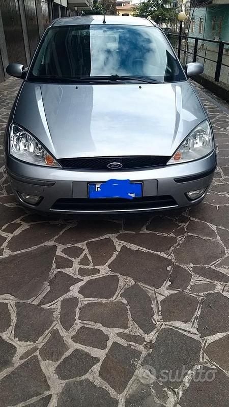 Usata Ford Focus Ambiente 101 CV (74 kW) 2003 Grigio Berlina