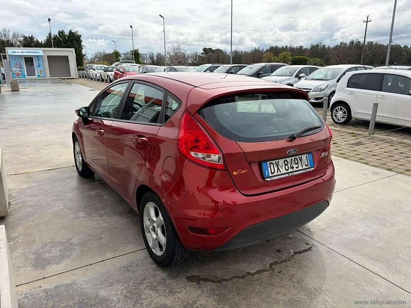 Usata Ford Fiesta Titanium 82 CV (60 kW) 2009 Rosso Utilitaria