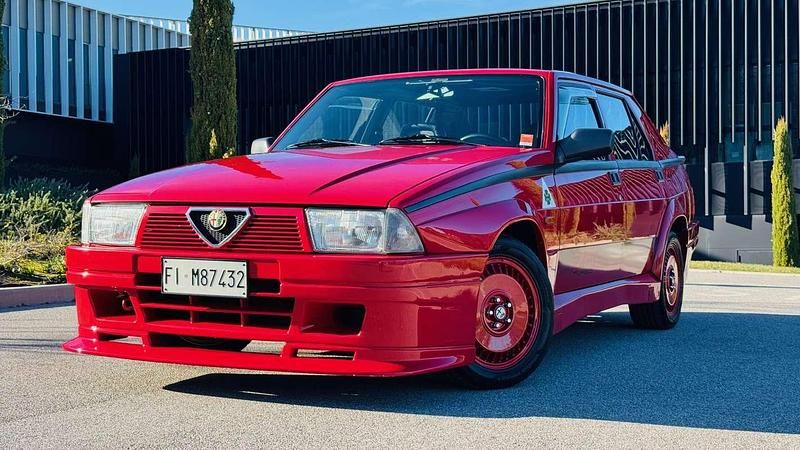 Usata Alfa Romeo 75 155 CV (114 kW) 1987 Rosso Berlina