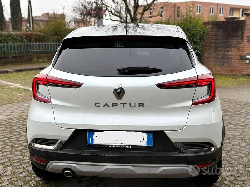 Usata Renault Captur Intens 140 CV (102 kW) 2021 Bianco SUV
