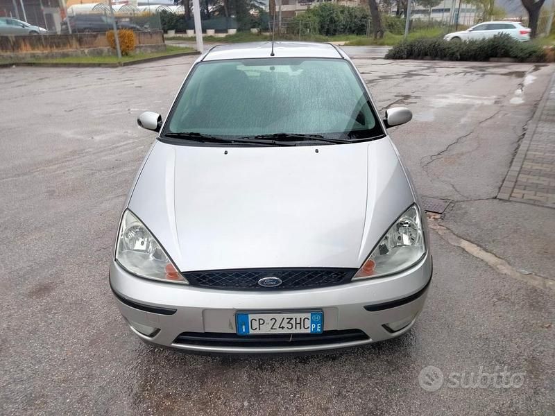 Usata Ford Focus 100 CV (73 kW) 2004 Grigio Berlina