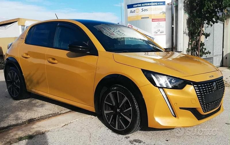 Usata Peugeot 208 GT-line 101 CV (74 kW) 2020 Giallo Utilitaria