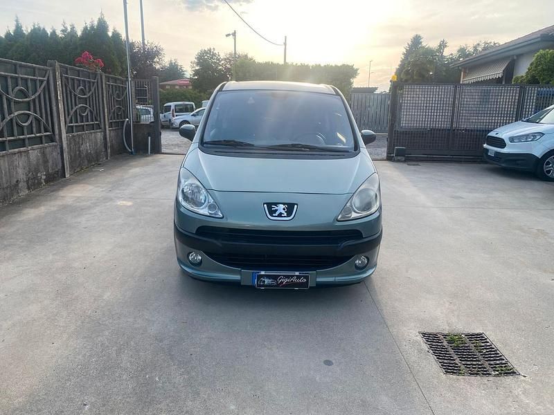 Usata Peugeot 1007 68 CV (50 kW) 2005 Grigio Monovolume