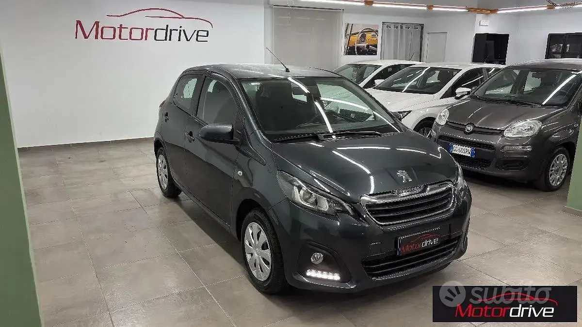 Usata Peugeot 108 Allure 72 CV (52 kW) 2021 Grigio Berlina