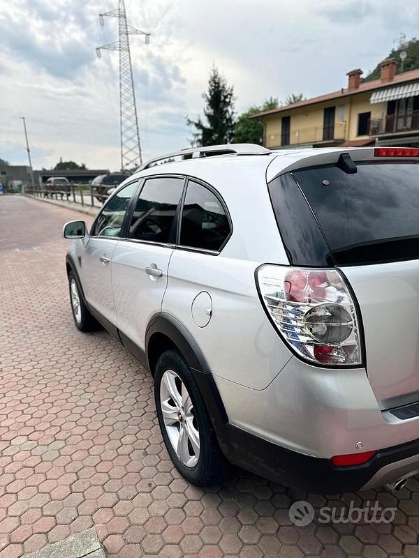 Usata Chevrolet Captiva 150 CV (110 kW) 2010 Grigio SUV