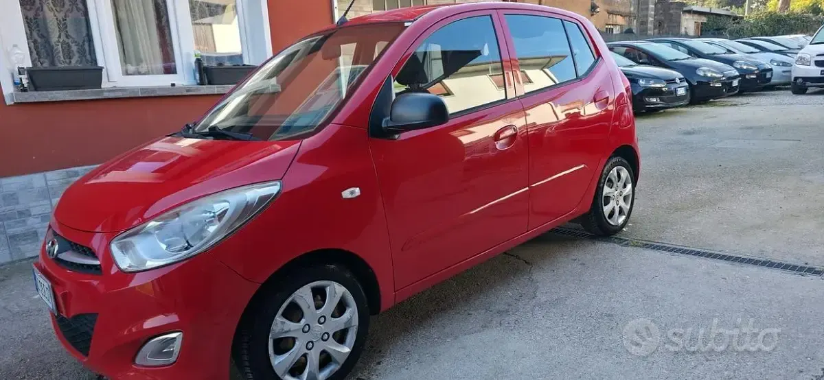 Käytetty Hyundai i10 69 HP (50 kW) 2011 Punainen Viistoperä