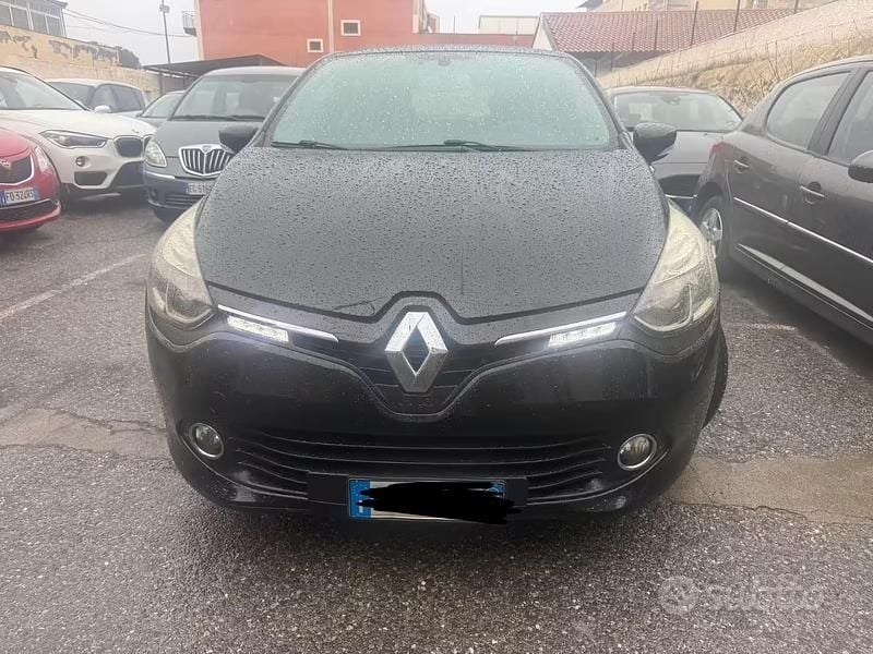 Second-hand Renault Clio IV 90 CP (66 kW) 2014 Negru Berlinǎ