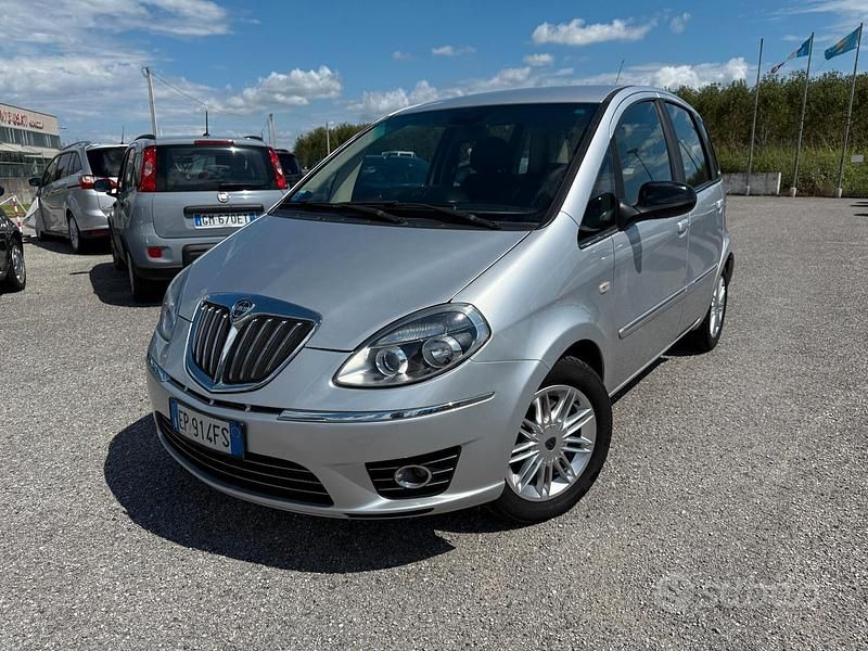 Argento Usata 2012 Lancia Musa Gold Monovolume | 4700 € (Buon prezzo) - Immagine 1/4