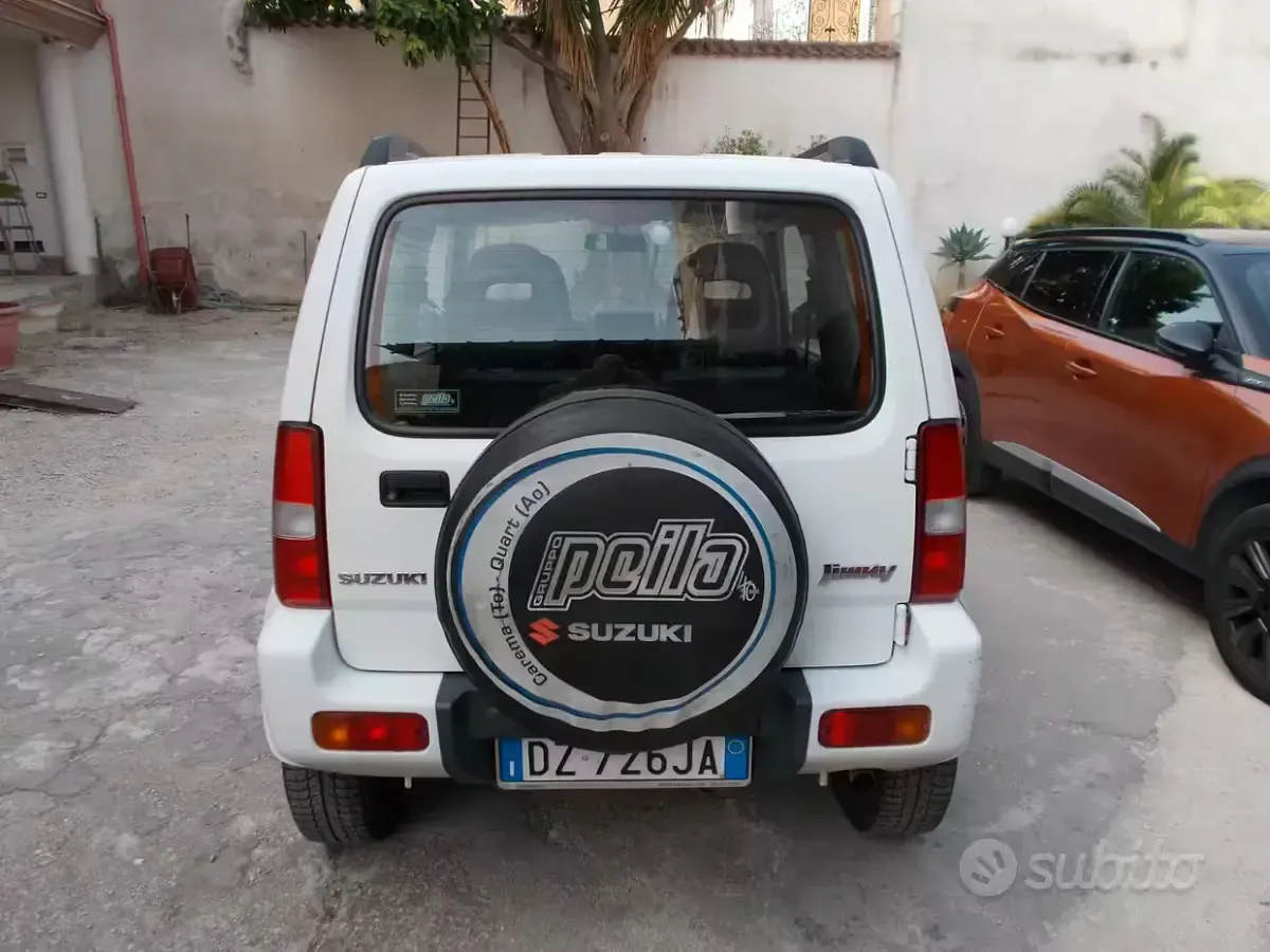 Usata Suzuki Jimny 86 CV (63 kW) 2010 Bianco SUV