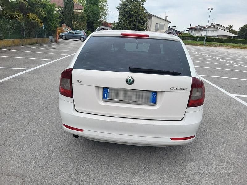 Usata Skoda Octavia 105 CV (77 kW) 2012 Bianco Station wagon