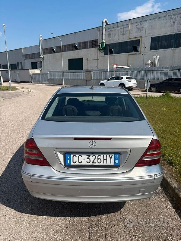 Usata Mercedes 220 Avantgarde 2002 Berlina
