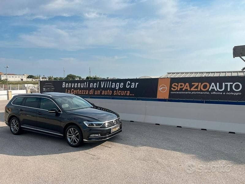 Usata VW Passat R-line 120 CV (88 kW) 2018 Grigio Station wagon
