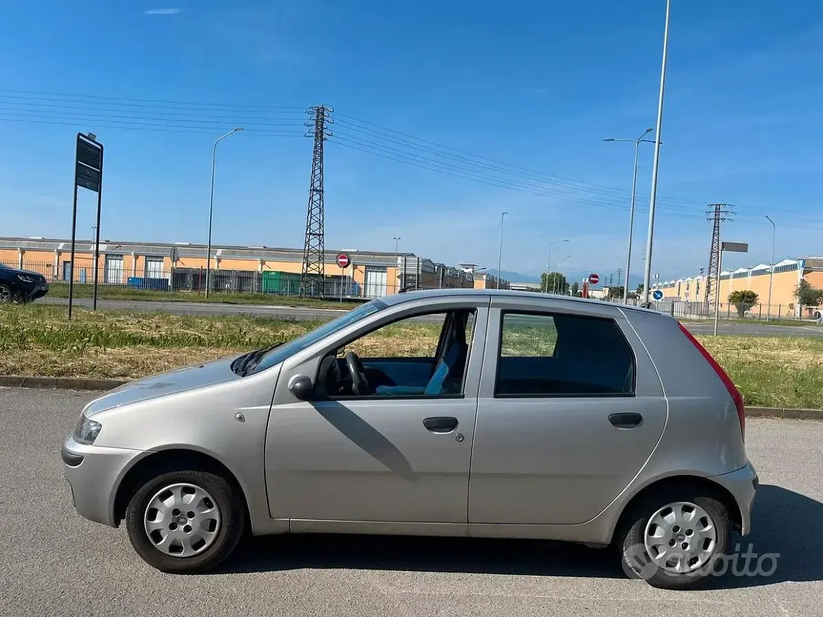 Usata Fiat Punto 60 CV (44 kW) 2003 Grigio Utilitaria