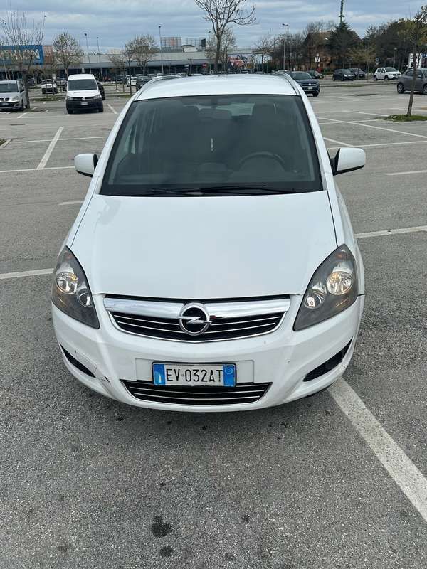 Usata Opel Zafira 150 CV (110 kW) 2014 Bianco Monovolume