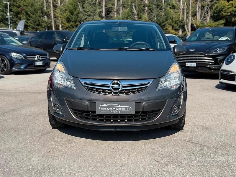 Usata Opel Corsa 86 CV (63 kW) 2013 Verde Utilitaria