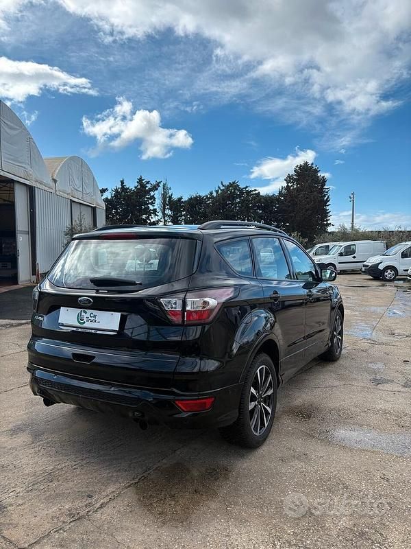Usata Ford Kuga ST-Line 120 CV (88 kW) 2019 Nero SUV