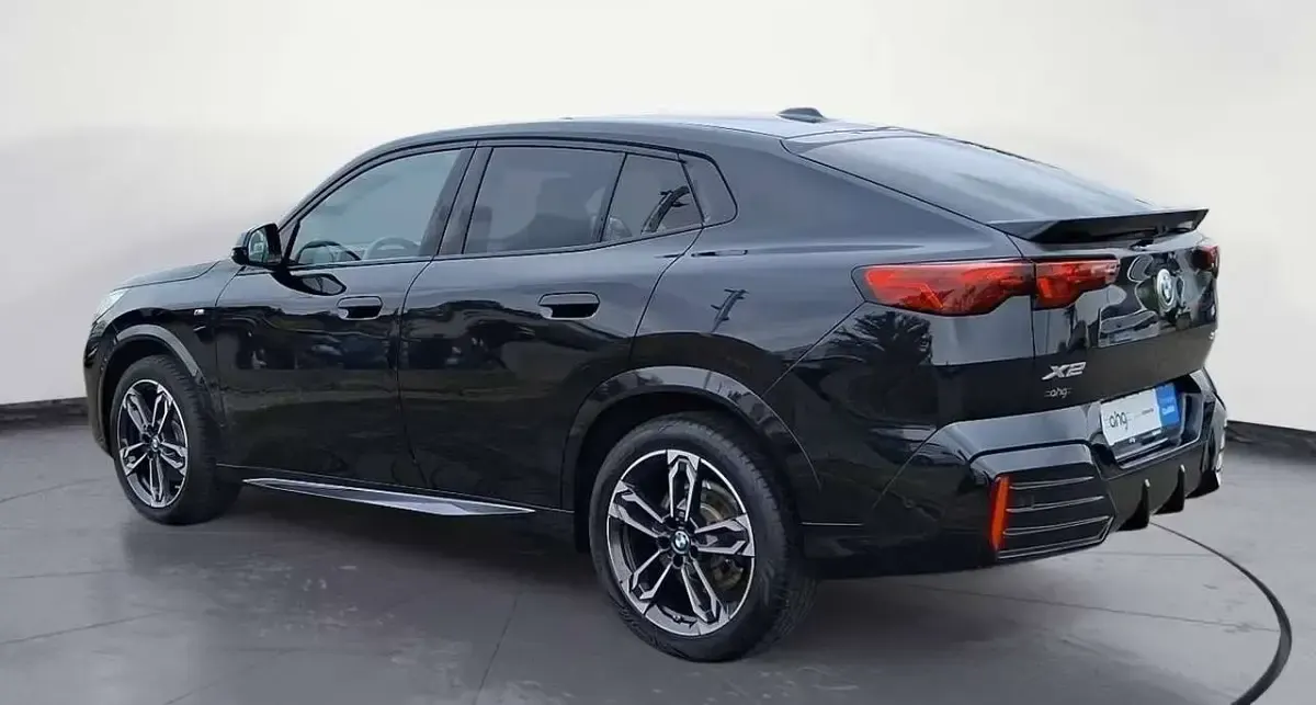 Käytetty BMW X2 M Sport 156 HP (114 kW) 2024 Musta Katumaasturi
