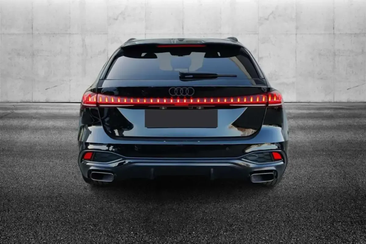 Usata Audi A5 S-Line 150 CV (110 kW) 2025 Nero metallizzato Station wagon
