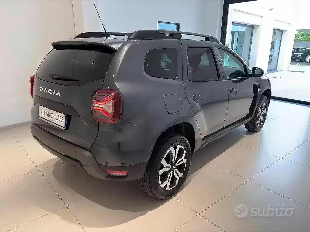 Usata Dacia Duster Journey 101 CV (74 kW) 2023 Grigio SUV
