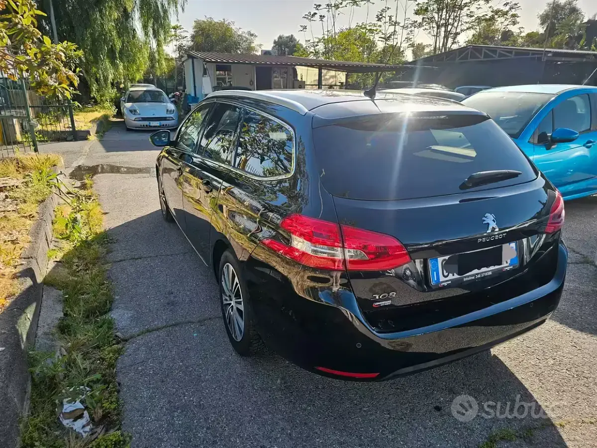 Begagnad Peugeot 308 Allure 131 HK (96 kW) 2021 Svart Kombi