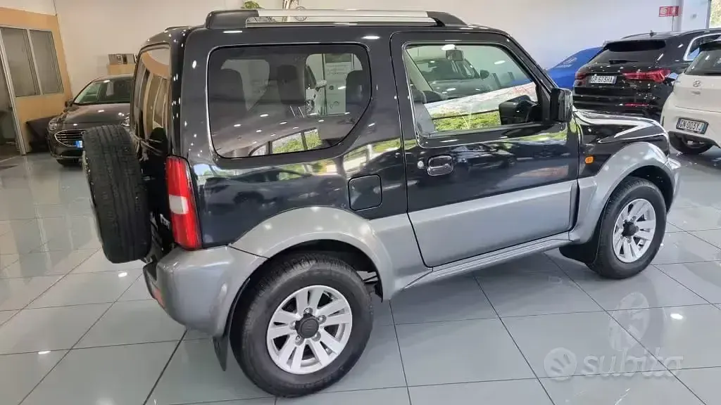 Usata Suzuki Jimny 84 CV (61 kW) 2012 Nero SUV