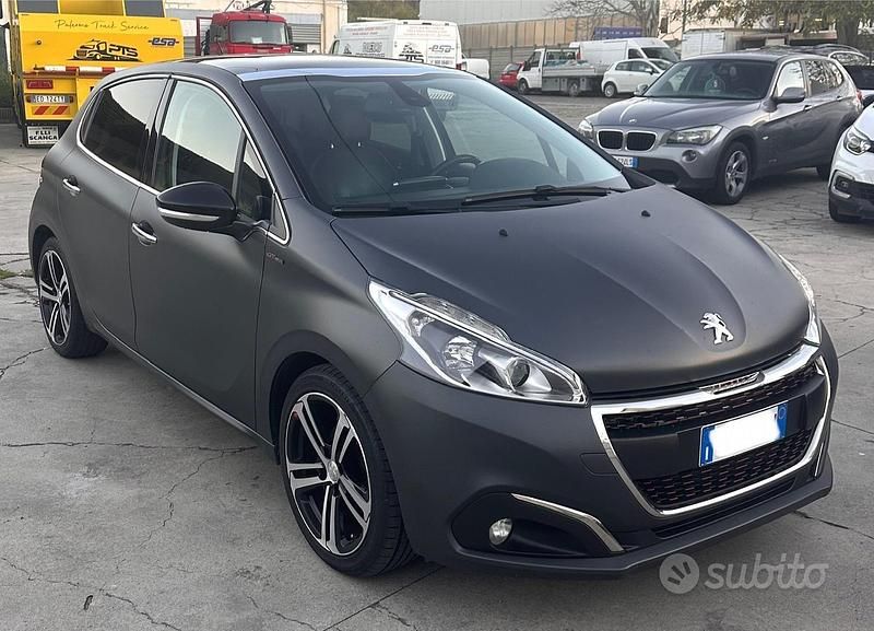 Usata Peugeot 208 GT-line 100 CV (73 kW) 2017 Grigio Utilitaria