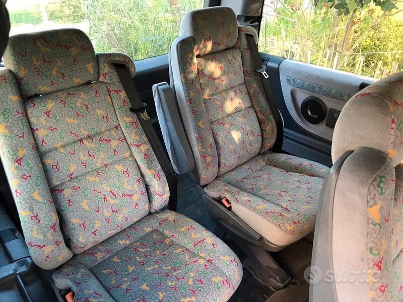 Usata Mercedes Vito 98 CV (72 kW) 1998 Grigio Furgone