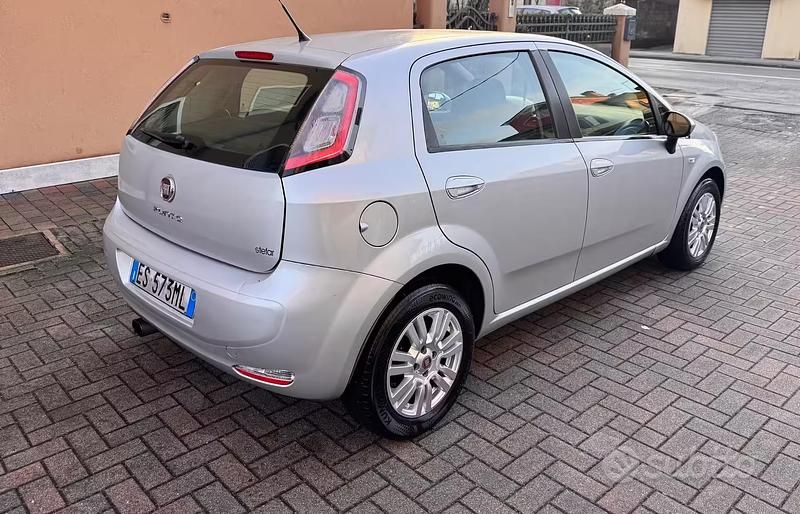 Usata Fiat Punto Lounge 78 CV (57 kW) 2013 Grigio Utilitaria