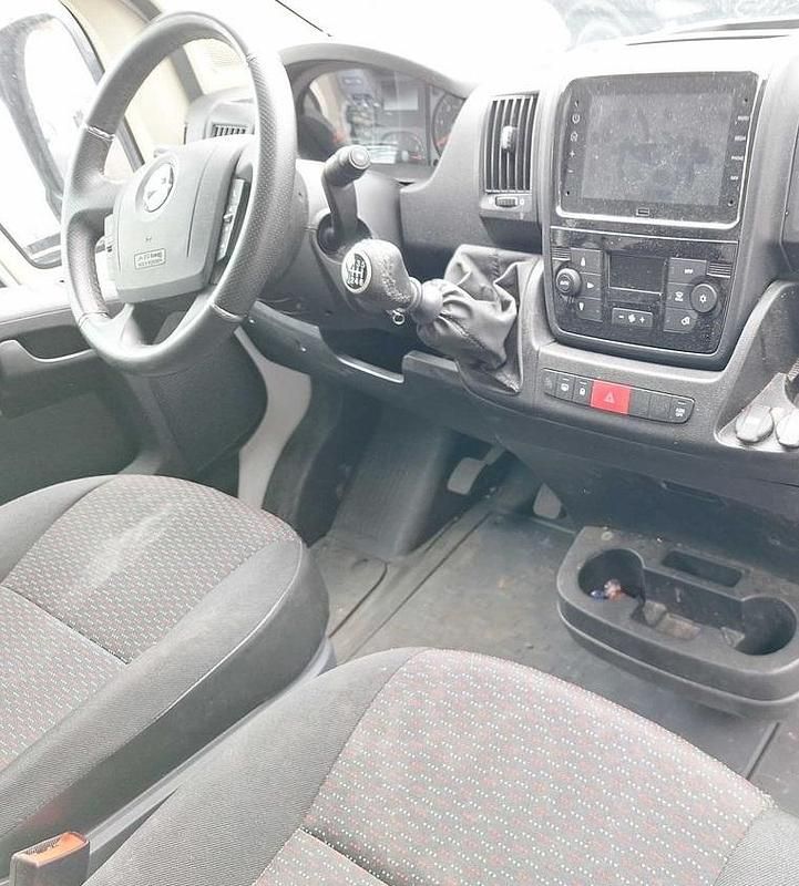 Usata Opel Movano 140 CV (102 kW) 2023 Station wagon