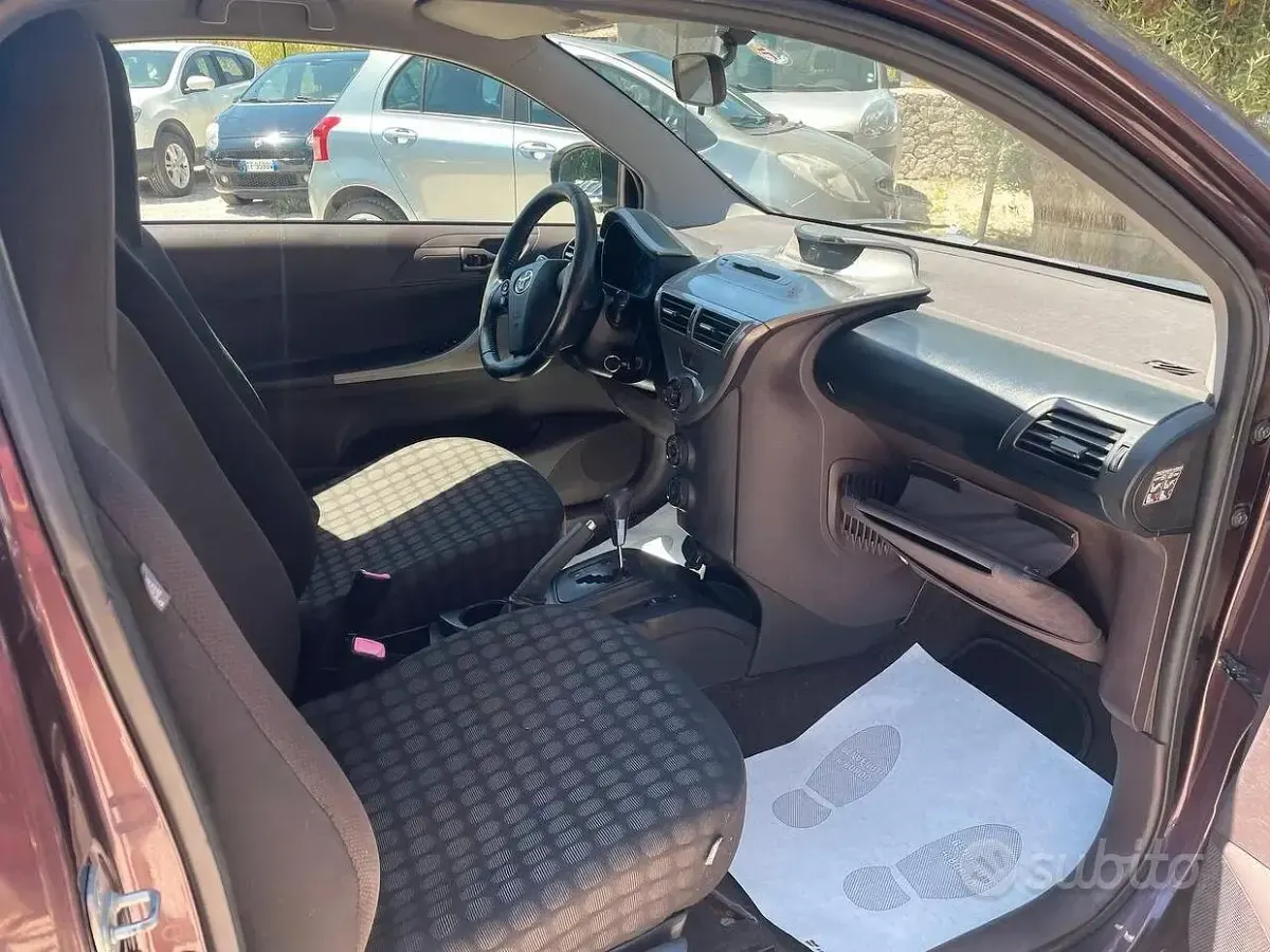 Usata Toyota iQ 68 CV (50 kW) 2011 Viola Utilitaria