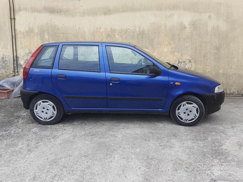 Usata Fiat Punto 1999 Blu Berlina