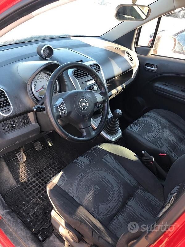 Usata Opel Agila 86 CV (63 kW) 2013 Rosso Utilitaria