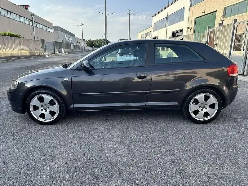 Usata Audi A3 Ambition 105 CV (77 kW) 2006 Blu Utilitaria