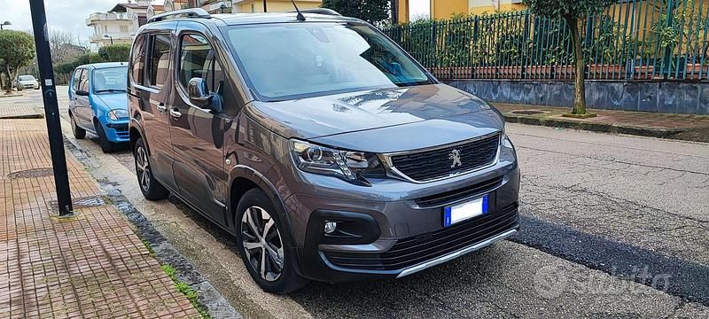 Usata Peugeot Rifter Active 131 CV (96 kW) 2019 Grigio Monovolume