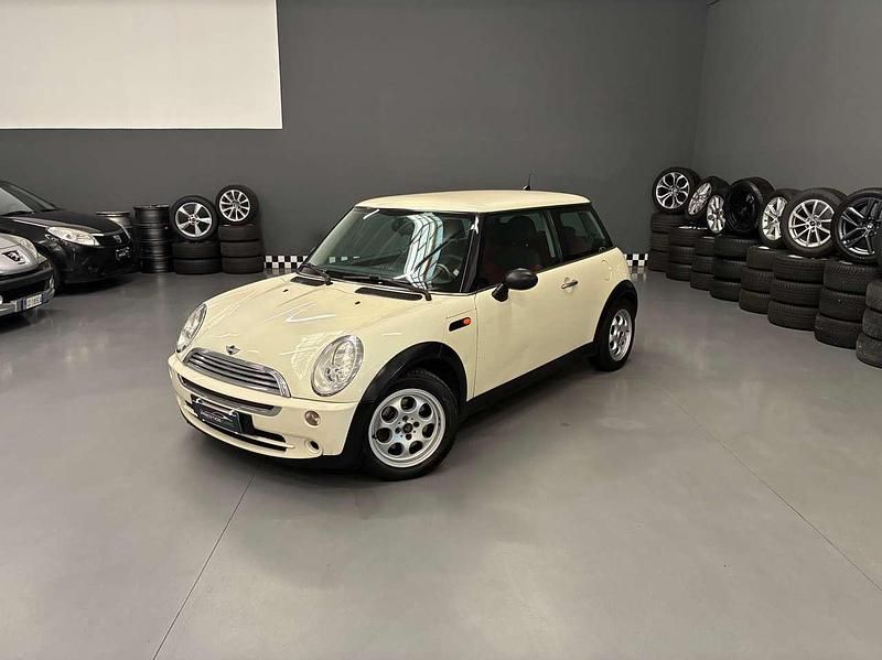 Begagnad Mini ONE 90 HK (66 kW) 2005 Vit Halvkombi