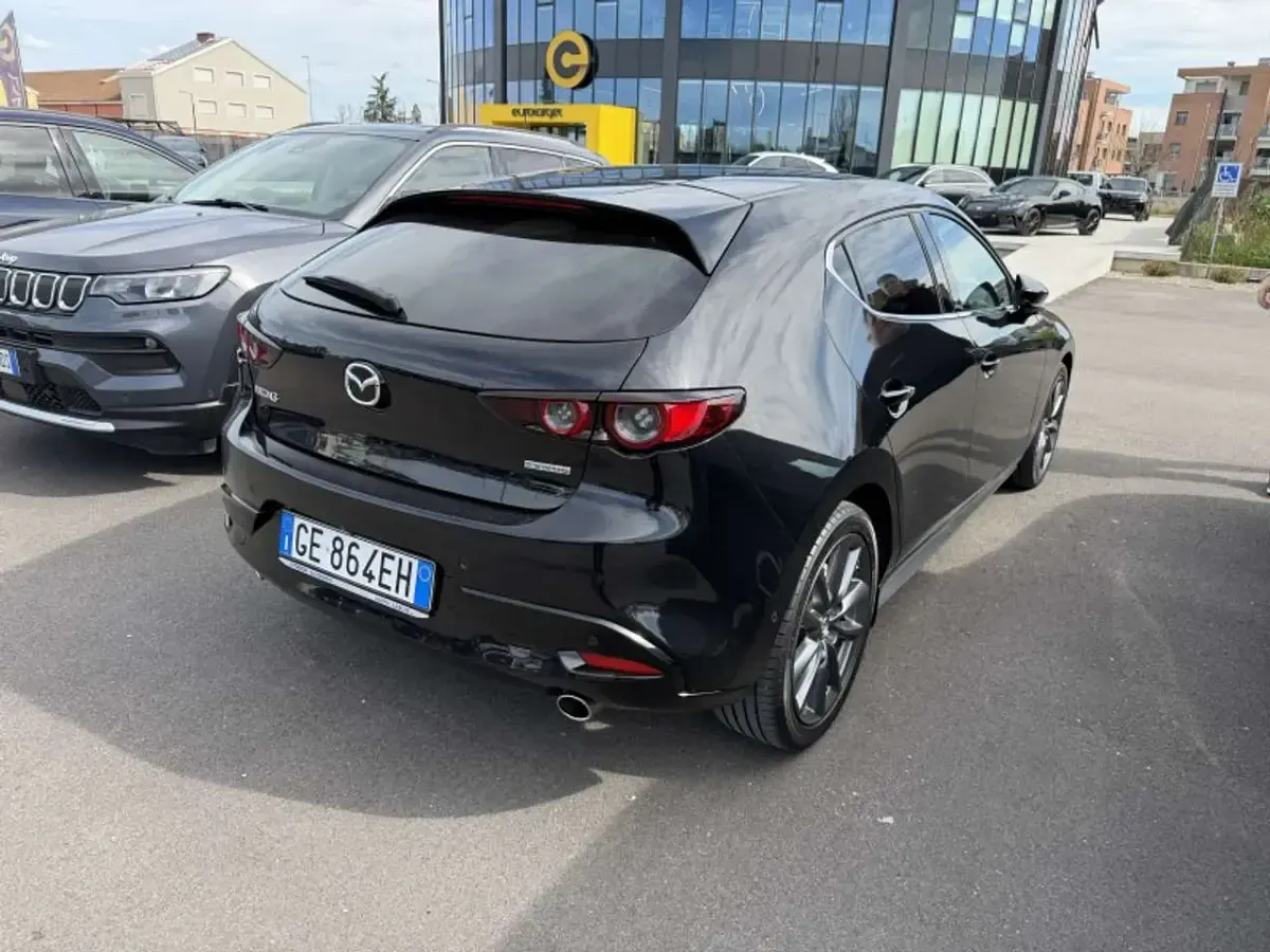 Usata Mazda 3 Exceed 150 CV (110 kW) 2021 Nero metallizzato Berlina