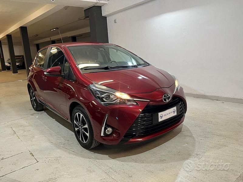 Usata Toyota Yaris Active 72 CV (52 kW) 2020 Rosso Utilitaria