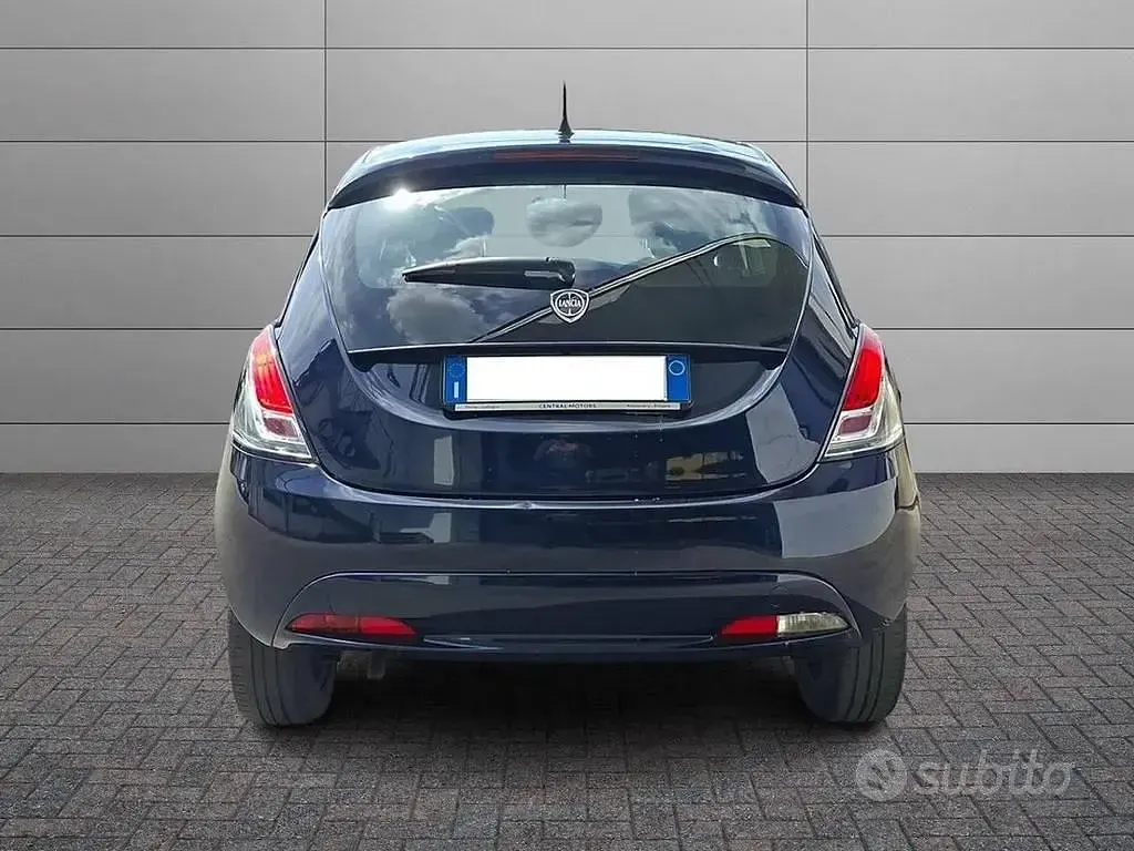 Usata Lancia Ypsilon 69 CV (50 kW) 2017 Blu Utilitaria