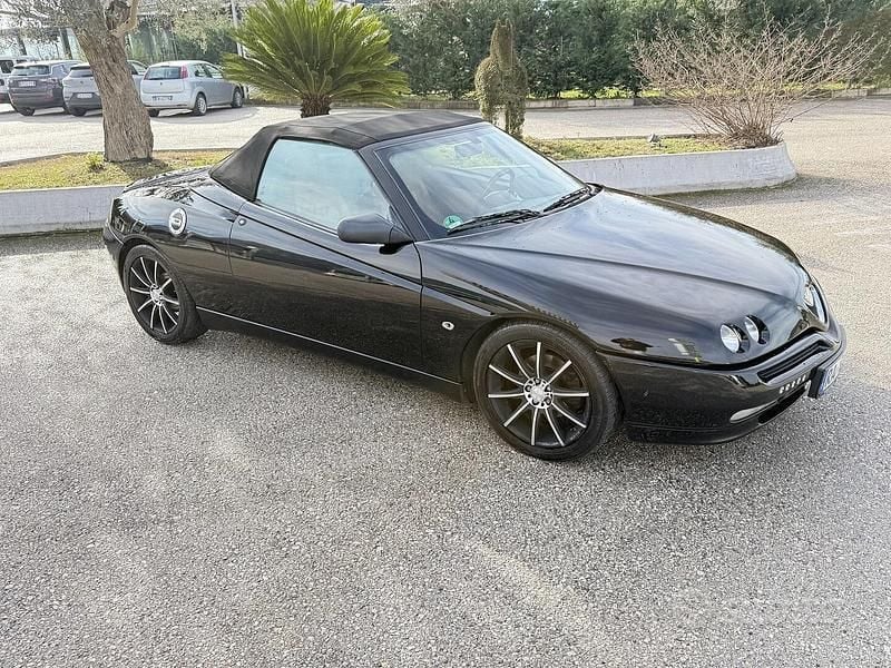 Usata Alfa Romeo Spider 150 CV (110 kW) 1997 Nero Cabrio