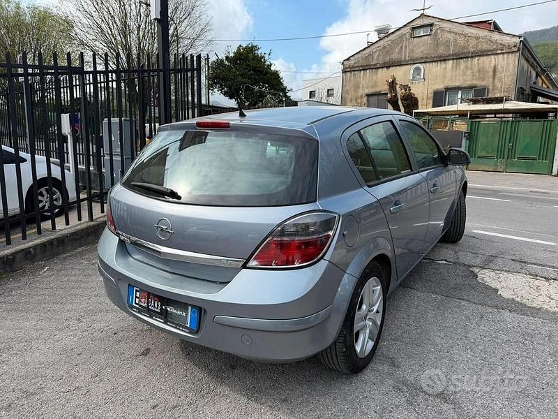 Usata Opel Astra Cosmo 140 CV (102 kW) 2010 Grigio Berlina