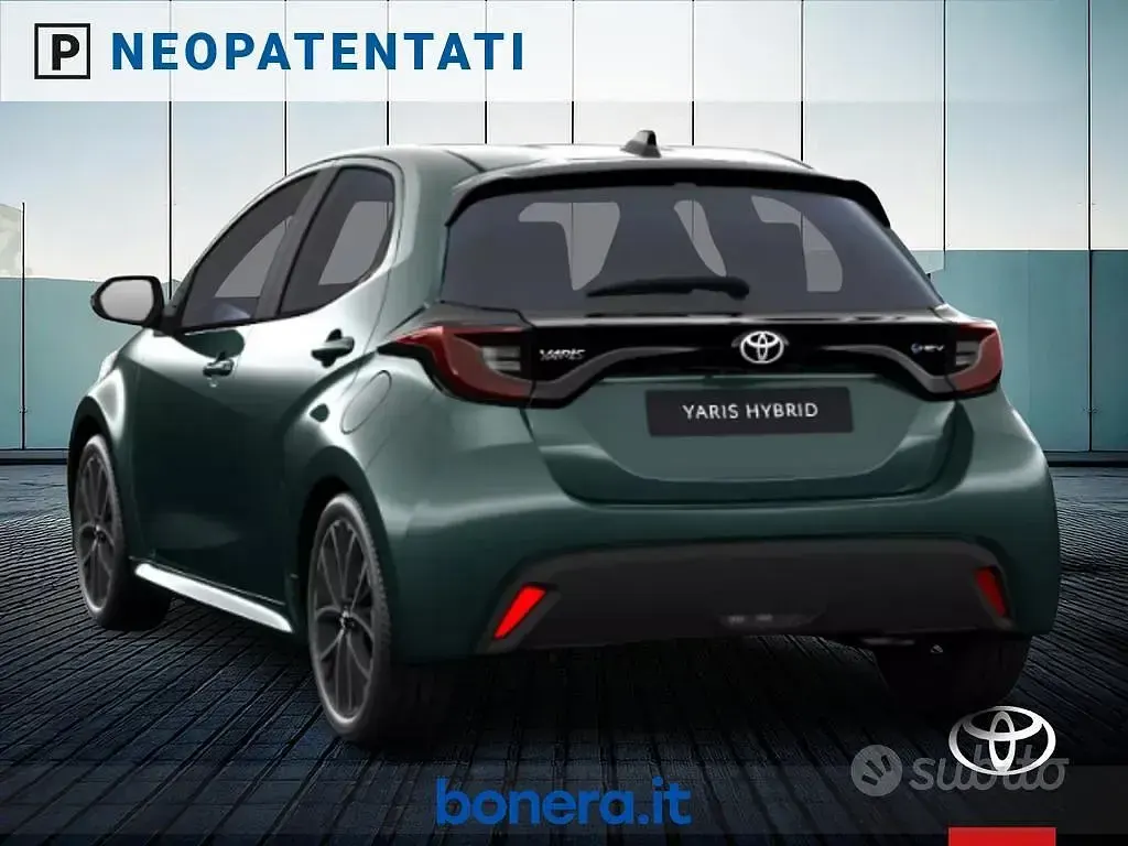 Nuova Toyota Yaris Hybrid 116 CV (85 kW) 2026 Forest green Berlina