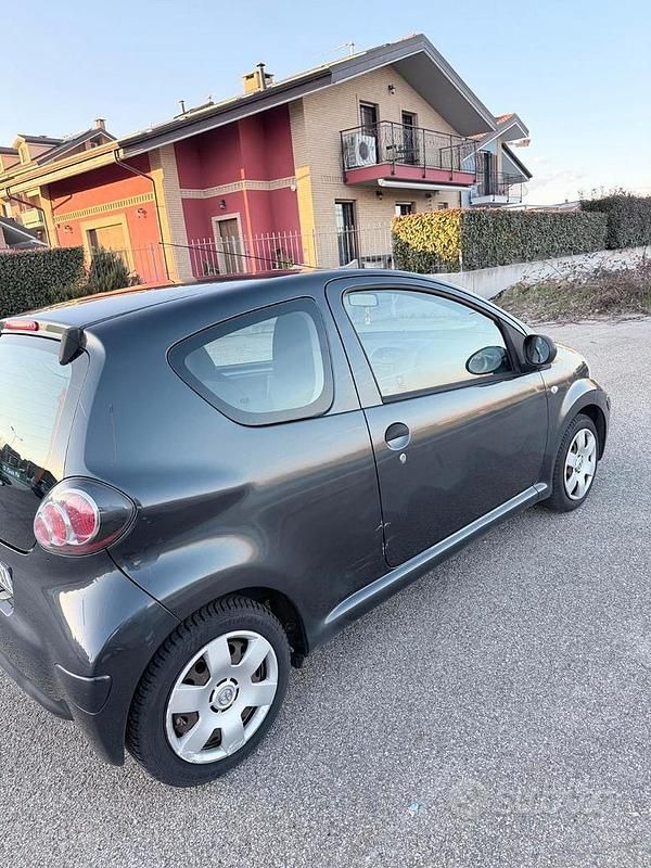 Begagnad Toyota Aygo 68 HK (50 kW) 2010 Halvkombi